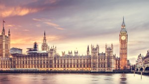Parlamento do Reino Unido, país que perdeu a maioria cristã na década de 2010