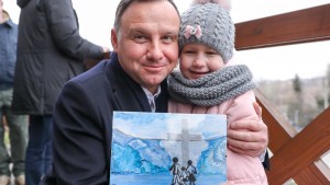 ANDRZEJ DUDA DEFENDE FAMÍLIA