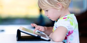 Seus filhos estão muito expostos às telas? Tente isso