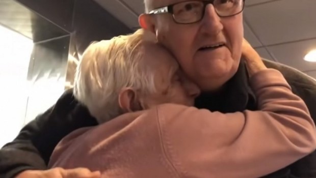 irmã de 87 anos reencontra irmão de 70