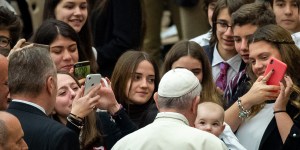 Quando o Papa disse aos cabelereiros de evitar à tentação da fofoca