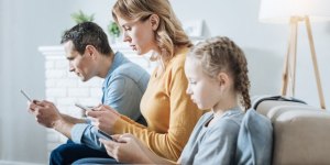 Como evitar que seus filhos fiquem viciados em celular