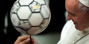 O dia em que o Papa Francisco levou cartão vermelho
