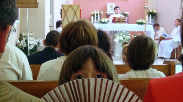 WEB3-Sunday-mass-in-catholic-church-Athens