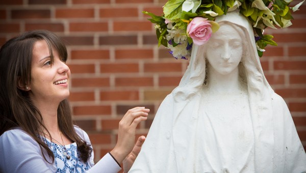CROWNING MOTHER MARY