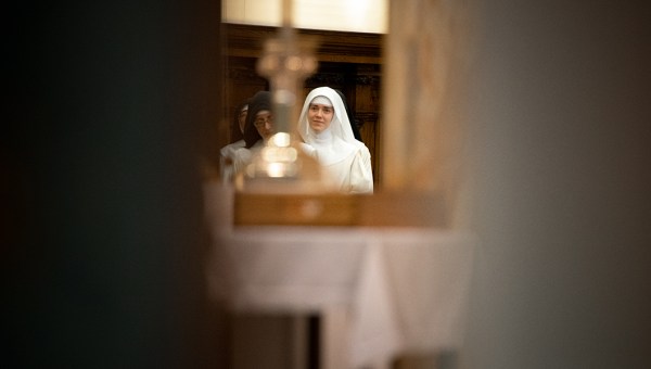 NUN,DOMINICAN SISTERS,CLOISTER