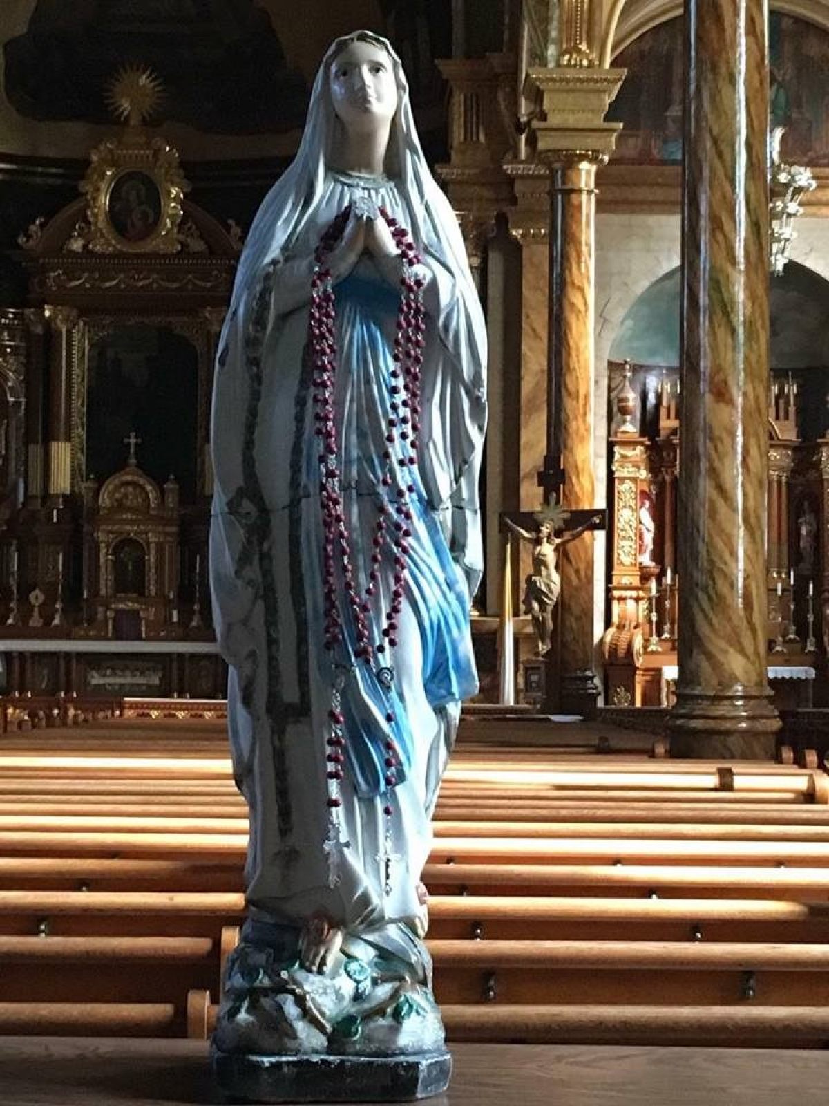 BROKEN MARY
