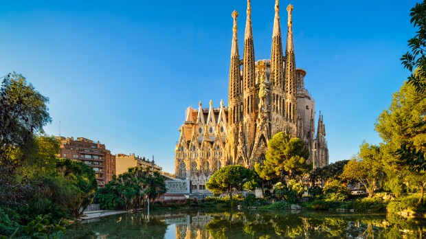 web-sagrada-familia-cathedral-spain-mapics-i-shutterstock.jpg..jpg