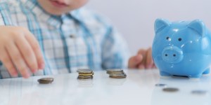 O menino que deu tudo o que conseguiu economizar para o médico que curou sua mãe do câncer