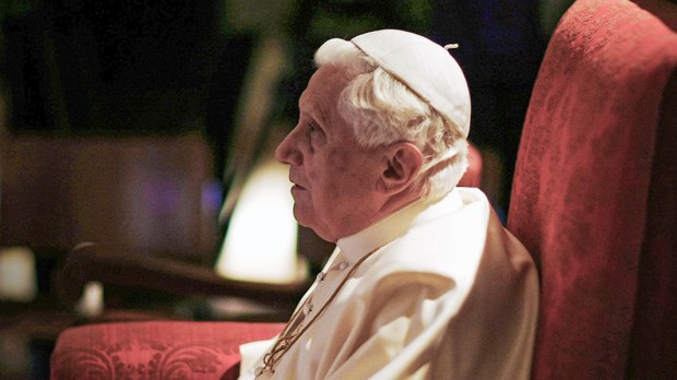 Papa Bento XVI renuncia ao pontificado