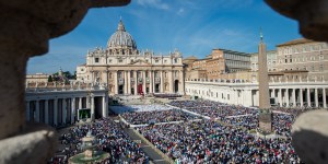 Católicos no mundo: aumentou número de fiéis, mas diminuiu o de padres