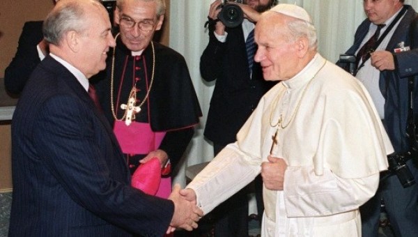 Michail Gorbachev encontra o Papa João Paulo II
