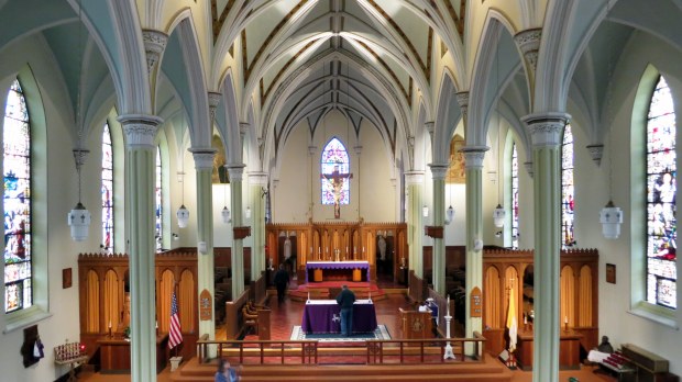 Nave da igreja de São José em Somerset, Ohio, EUA