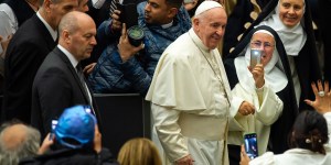 Papa: o presépio é um convite à contemplação