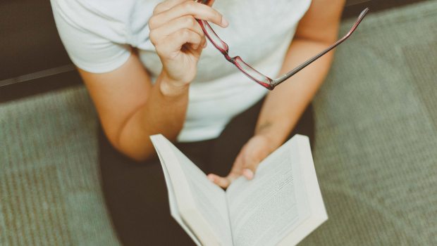 Femme qui lit