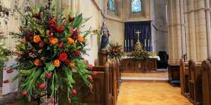 Por que decoramos as igrejas com flores?
