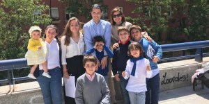 Eles adotaram 6 sobrinhos que perderam os pais em um acidente