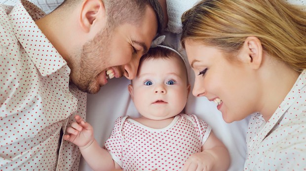 PAIS COM BEBÊ