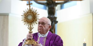 Papa: o corrupto se coloca no lugar de Deus