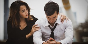O seu cônjuge está desempregado? Descubra como você pode ajudar