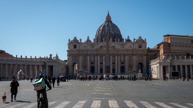 web2-ammar1120-covid-19-vatican-city-coronavirus-rome-antoine-mekary-am_1888-1.jpg