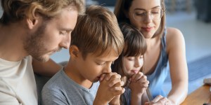 Como rezar em família e com os filhos?