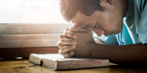 Como alcançar o silêncio através da meditação cristã