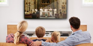 A bênção a objetos por meio da TV é válida?