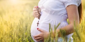 Para as grávidas: 5 intenções de oração durante a preparação para o parto