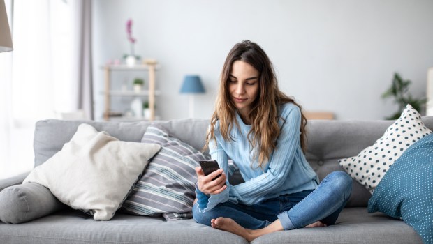 WEB2-PHONE-WOMAN-HOME-shutterstock_1354408493.jpg