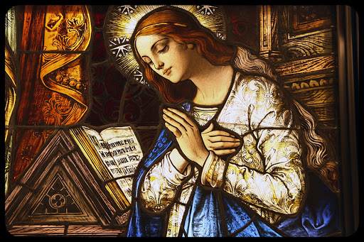 Annunciation Glass &#8211; Mary &#8211; Our Lady &#8211; © Slices of Light &#8211; CC &#8211; ar