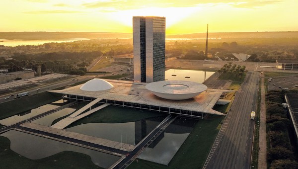 Corner Item Image - Lei da Ficha Limpa: uma vitória da povo brasileiro que a Igreja Católica apoia fortemente