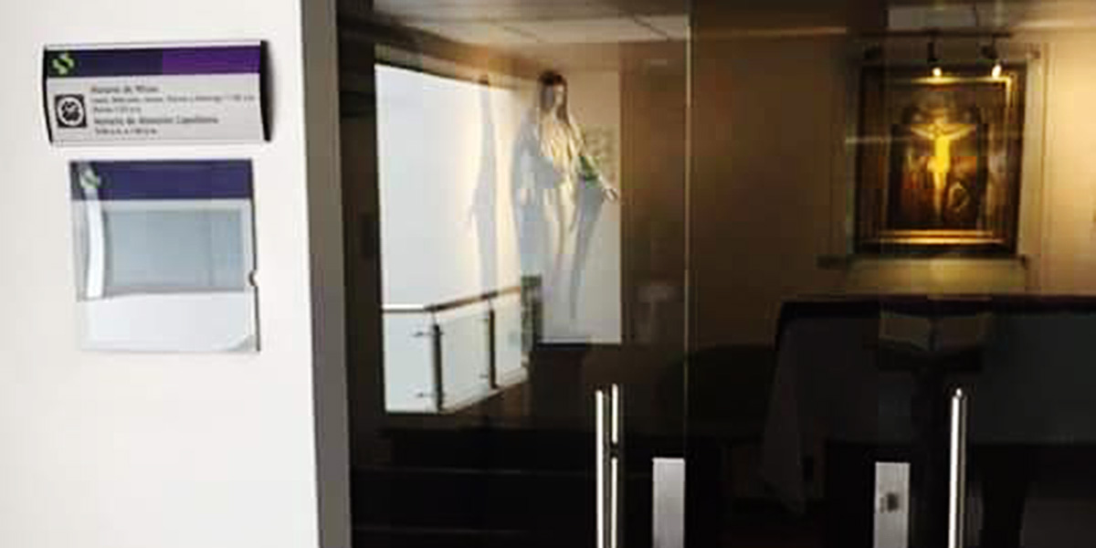 Reflexo da imagem de Nossa Senhora em um hospital intriga a Colômbia