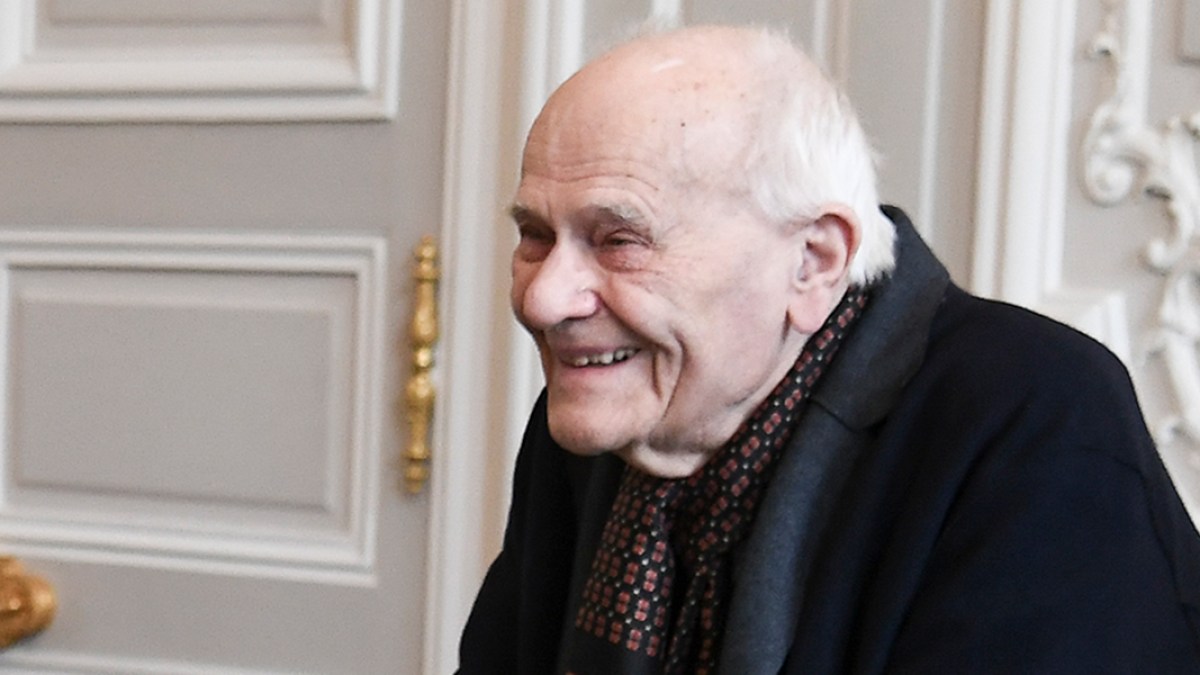 DR. CHRISTIAN CHENAY