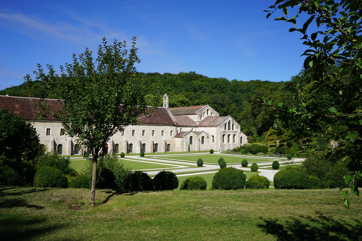 Garden Abbey Fontenay