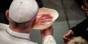 Além de Papa, quantos outros títulos um pontífice tem?