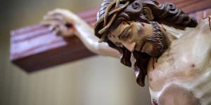 Uma oração de 400 anos em forma de poesia a Cristo na cruz