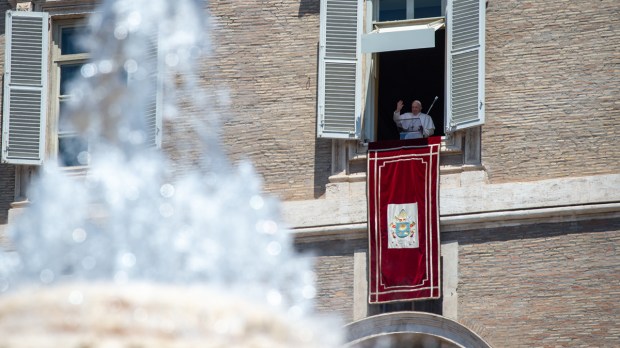 WEB2-AMJ2820-POPE-FRANCIS-SUNDAY-ANGELUS-Antoine-Mekary-ALETEIA-AM_7074.jpg