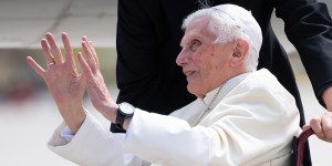Prêmio Ratzinger: Francisco elogia Bento por &#8220;amor infalível pela Verdade&#8221;