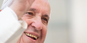 Jornalista italiana escreve comovente carta ao falecido Papa Francisco