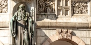 Mosteiro São Bento é principal ponto de turismo religioso em São Paulo