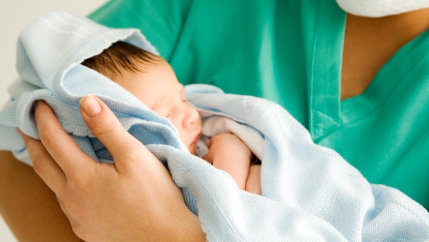 Enfermeira demitida por recusar apoio ao aborto