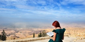 “Mês da Bíblia não é para dançar com o livro sagrado, mas para meditá-lo”