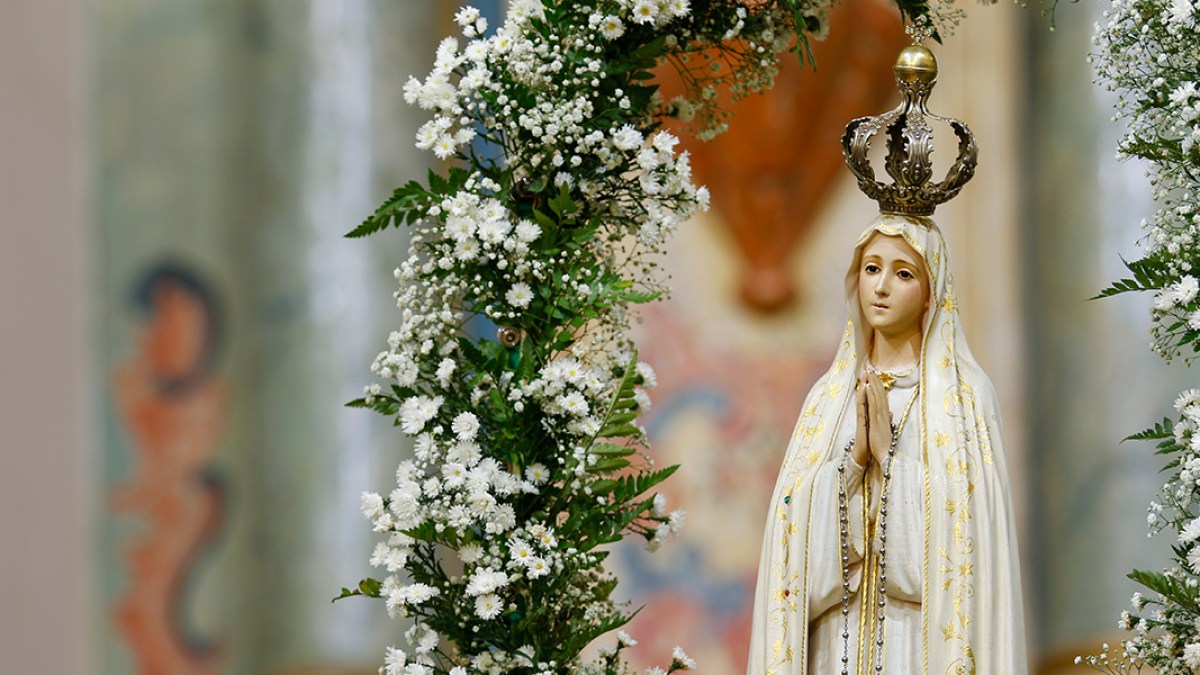Nossa Senhora de Fátima pede rezar o terço