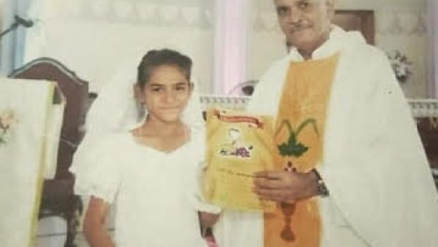 Menina católica ARZOO RAJA sequestrada por muçulmano