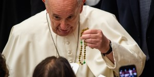 Arma que nos protege dos males, diz o Papa sobre o rosário