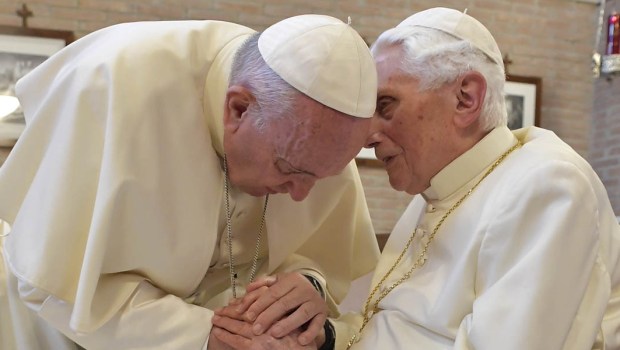Papa Francisco e Papa Bento XVI