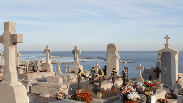 Dia de Finados: visita a cemitério