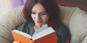 O livro que o Papa Francisco aconselha a ler para aprender a rezar