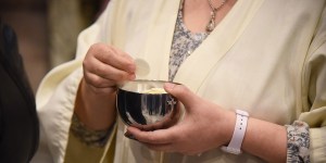 Como são escolhidos os Ministros Extraordinários da Eucaristia?